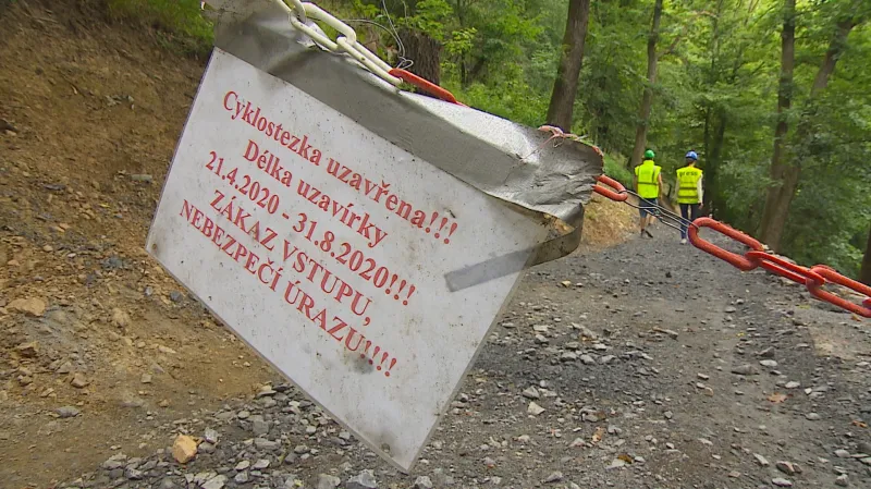 Zákazová cedule na Brněnské přehradě