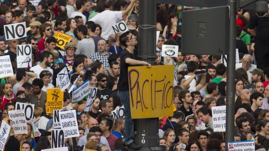 Demonstrace na náměstí  Puerta del Sol