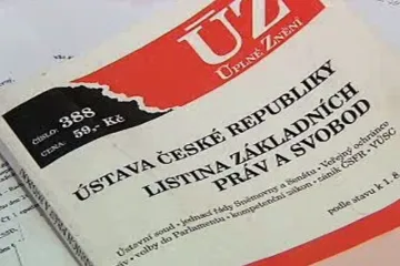 Co dělá politik v úzkých? Navrhne změnu ústavy