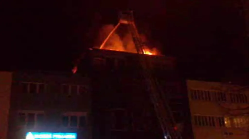 Lampiony štěstí způsobily požár střechy