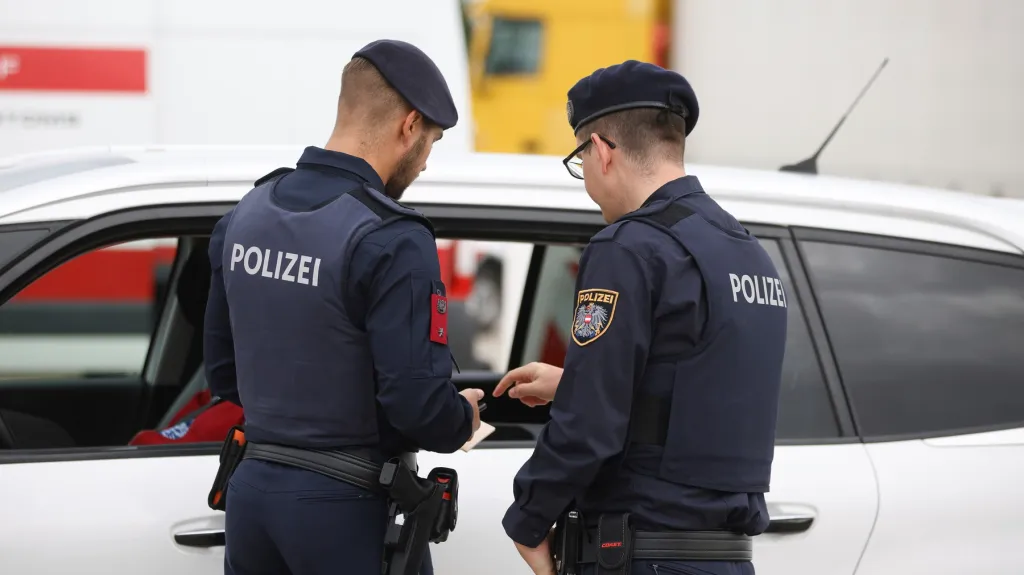 Policisté na rakousko-slovenské hranici