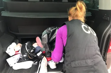 Falešný Apple nebo Pokémoni. Inspekce loni zajistila padělky za 32,5 milionu korun