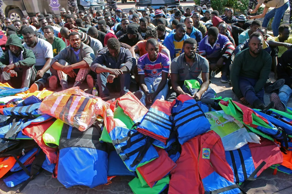 Libyjské ministerstvo vnitra zadrželo ve městě Khoms desítky imigrantů, kteří se chtěli pokusit o cestu do Evropy