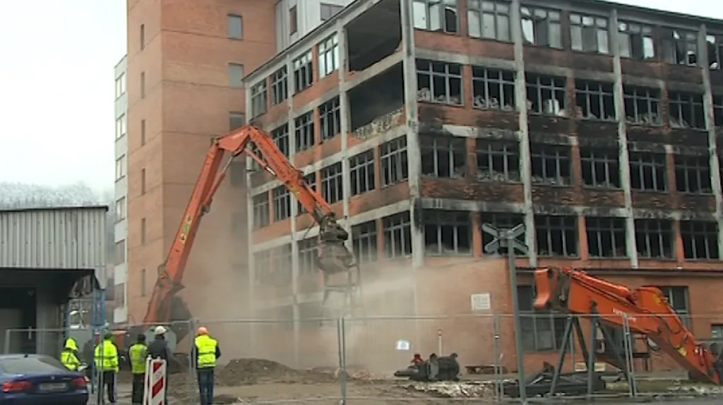 Demolice vyhořelé 103. budovy