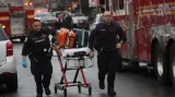Záchranáři přivolaní po střelbě v newyorském metru
