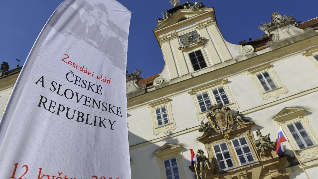 Společné zasedání české a slovenské vlády na zámku ve Valticích