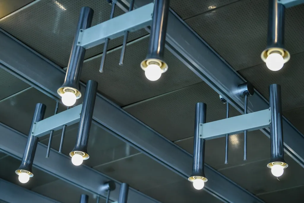 Osvětlení mimo barový pult prošlo náročnou renovací