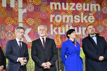 V soužití s Romy jsou stále rezervy, řekl prezident Pavel v Letech u Písku
