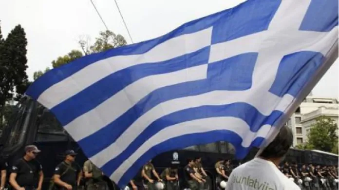 Řekové v ulicích kvůli dalším škrtům