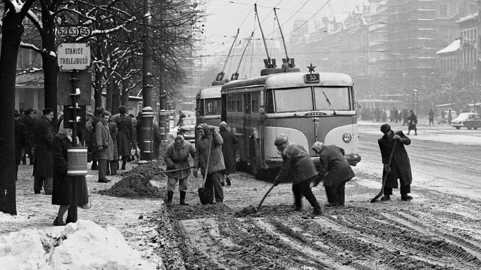 Trolejbus na Václavském náměstí (1960)