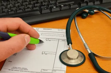 Od příštího roku nahradí běžné recepty elektronické. Lékaři, hlavně v malých obcích, jsou proti