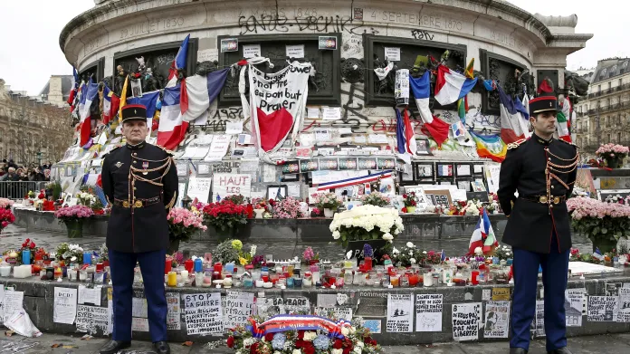 Uctění památky pařížských obětí terorismu