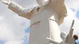 Obří socha papeže v Čenstochové