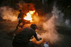 Zapálené obchody a další mrtví. V Chile zuří protesty, policisté přejeli fotbalového fanouška