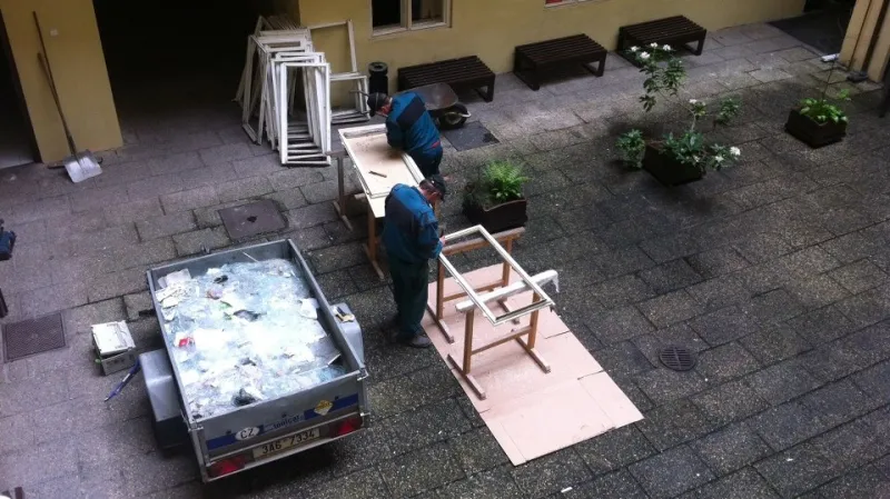 Likvidace škod v budově Hollar