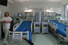 Nemocnice v Ostrově otevřela zrekonstruované oddělení intenzivní péče. Přibyla lůžka, zvětšily se pokoje
