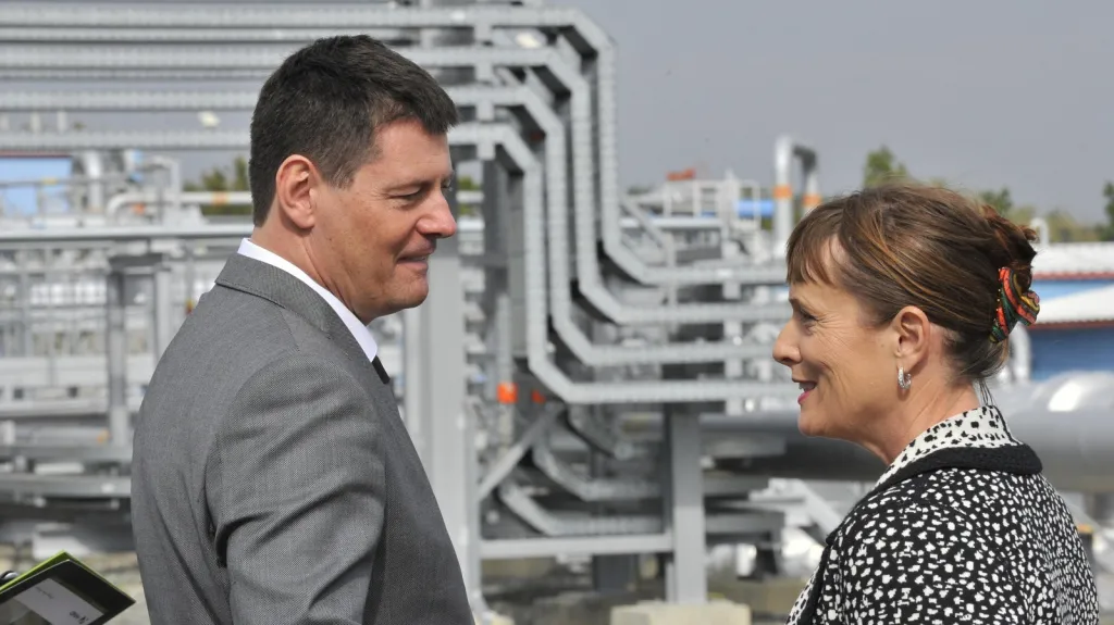 Majitel skupiny KKCG Karel Komárek a předsedkyně Energetického regulačního úřadu Alena Vitásková