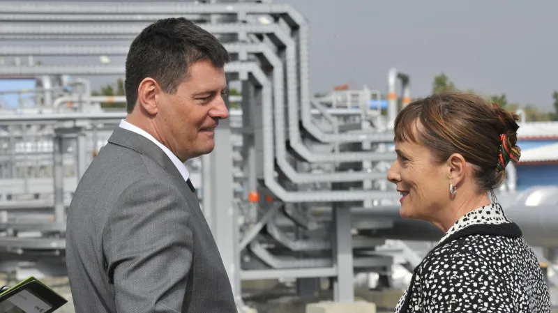 Majitel skupiny KKCG Karel Komárek a předsedkyně Energetického regulačního úřadu Alena Vitásková