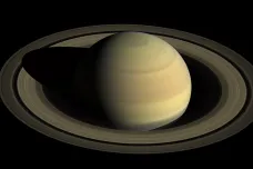 Astronomové objevili u Saturnu dvacet neznámých měsíců. Celkem jich tak má nejvíc ve Sluneční soustavě