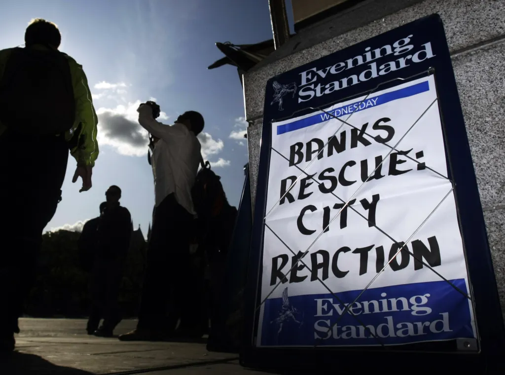 8. října 2008 přinesly noviny v Británii informace o plánu britské vlády investovat 50 miliard liber na částečné znárodnění velkých bank