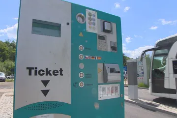 Český Krumlov zavedl poplatky pro turistické autobusy. Všechno má svoji kapacitu, i město, tvrdí místostarosta