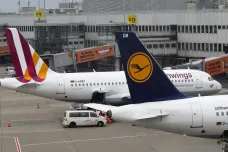Hamburk a Düsseldorf musely odkládat lety. Na ranveje se přilepili aktivisté