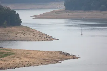 Vodní nádrže na Vltavě jsou naplněny zhruba z 50 procent