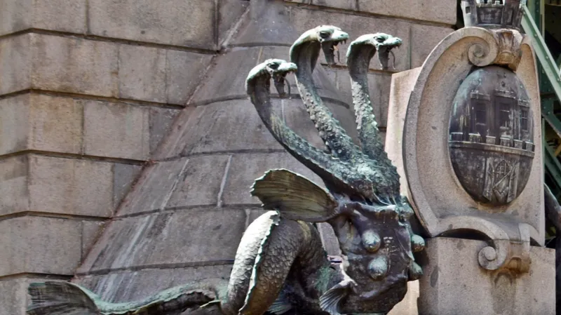 Hydra na Čechově mostě