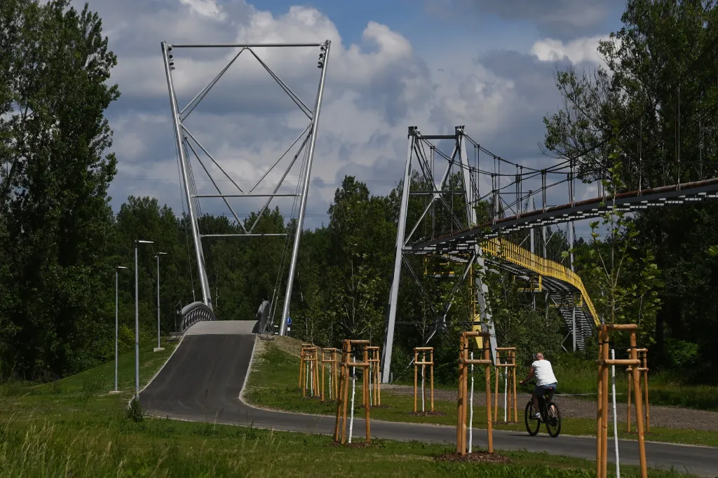 Nově vybudovaná lávka přes řeku Ostravici
