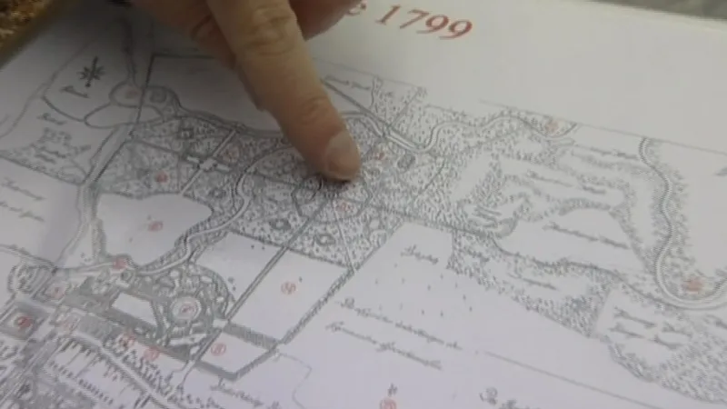 Symboly odkazovaly zřejmě k zednářství