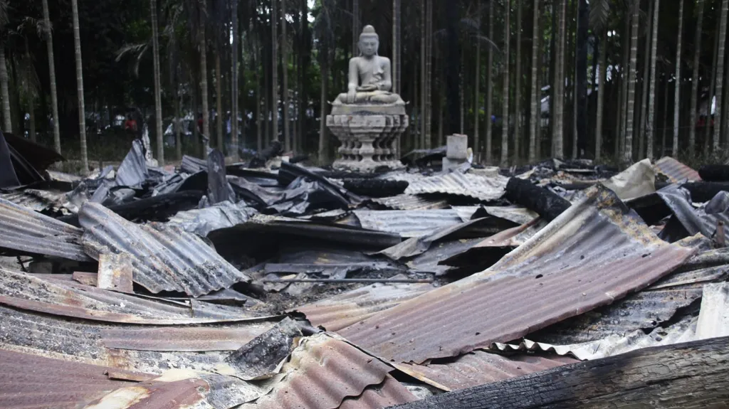 Vypálený buddhistický chrám
