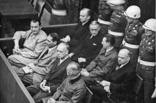 Před 75 lety stanuli nacističtí představitelé před spravedlností