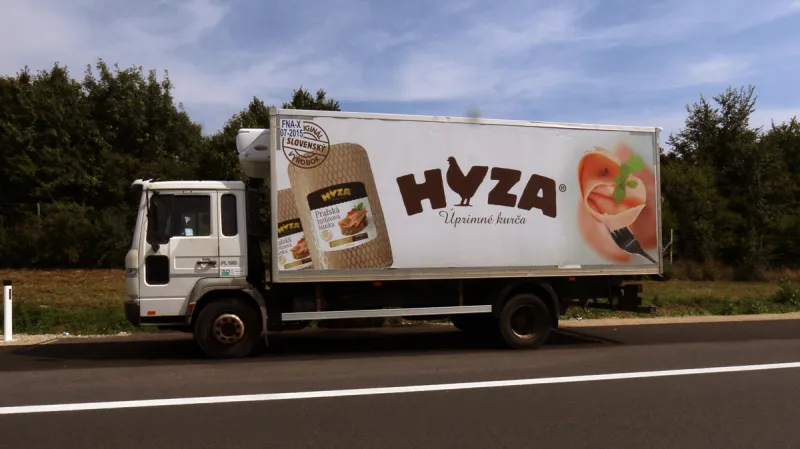 V odstaveném nákladním voze v Rakousku se našly desítky mrtvých uprchlíků