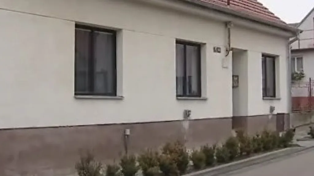 Dům, v němž mladík s matkou a babičkou žil