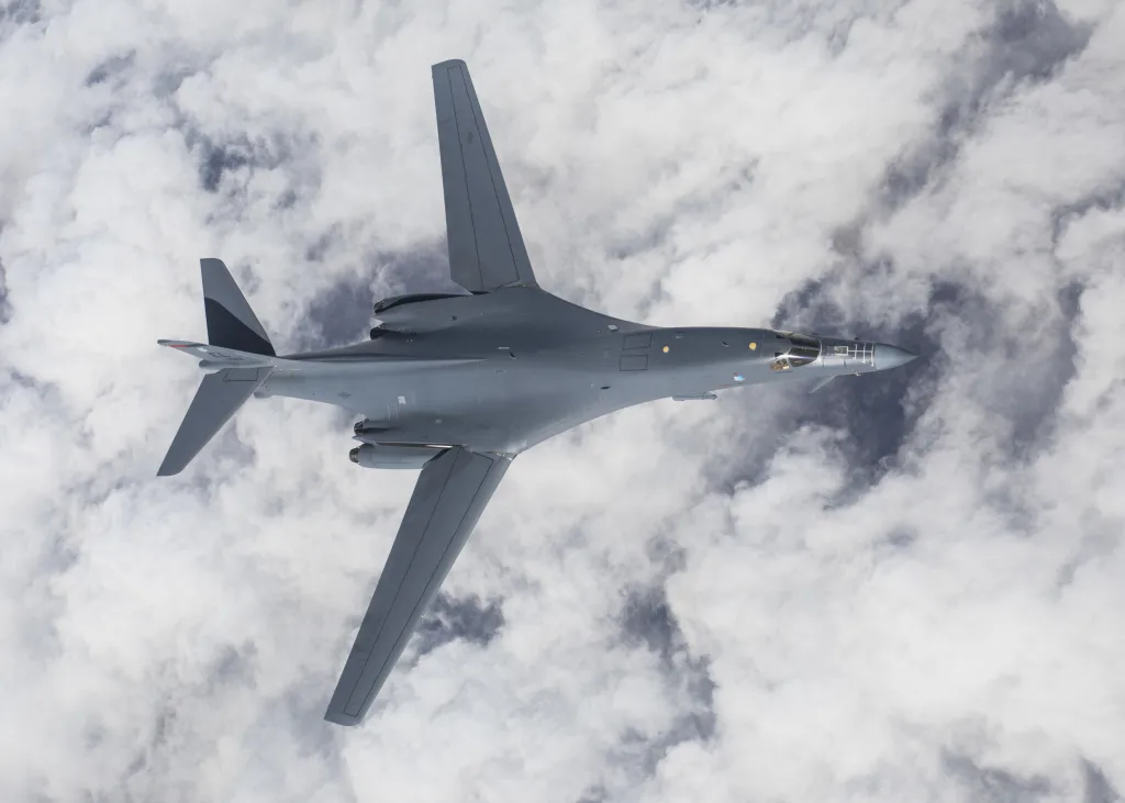 Americké bombardéry směřují do Norska, kde se účastní plánované polární mise
