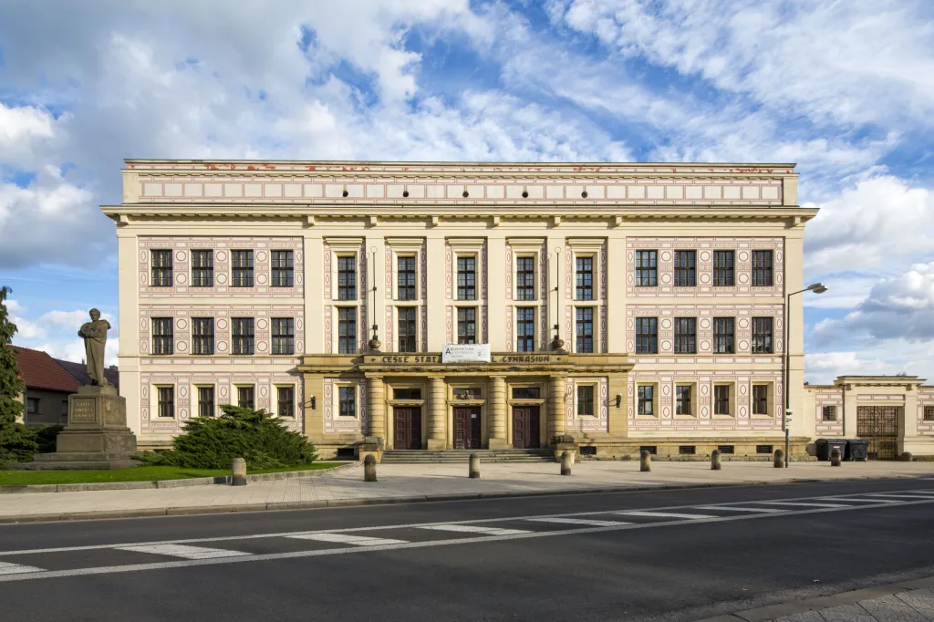 Gymnázium v Duchcově (1927)