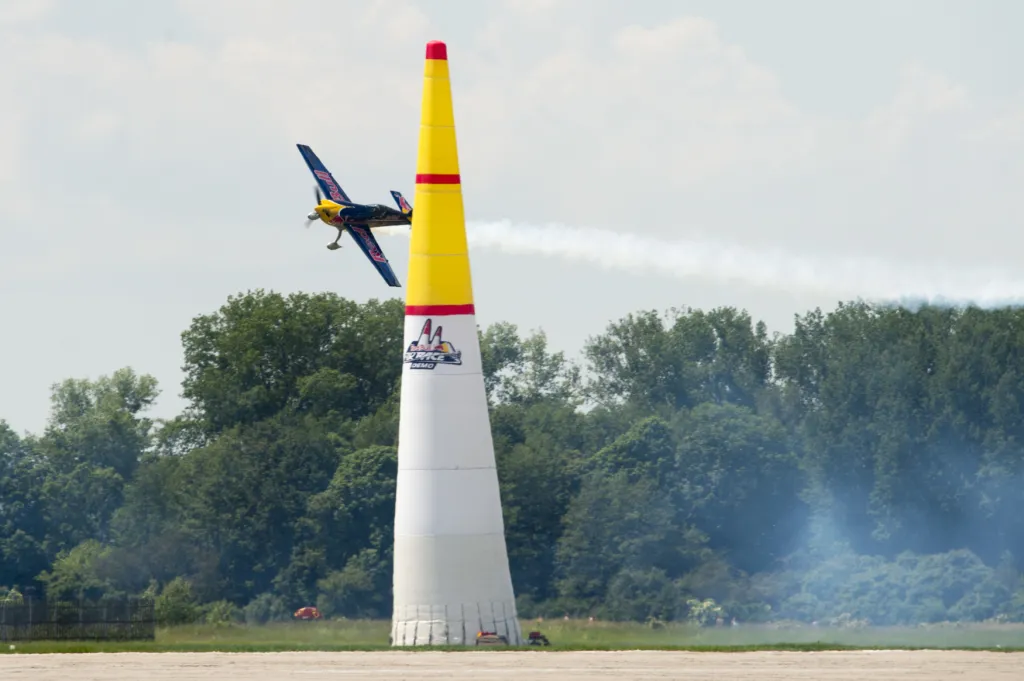Red Bull Air Race Demo, pilot Martin Šonka se svým strojem