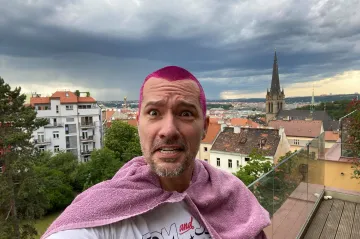 „Placeným obsahem se vzdáváte masového dosahu. To nechceme,“ říká Veselovský z DVTV