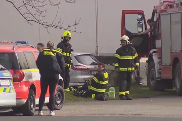 Hasiči zkrotili požár pily ve Frýdlantu nad Ostravicí. V neděli bude pokračovat šetření příčin