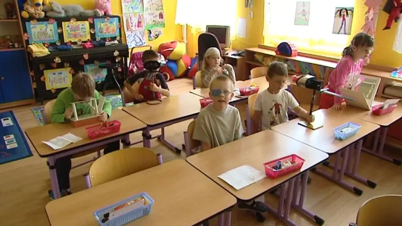 Herci pražské konzervatoře pozvali nejmenší diváky na dvě benefiční představení na motivy Erbenových pohádek. Výtěžek věnovali Léčebně zrakových vad ve Dvoře Králové.