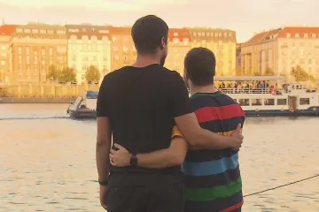 Vláda se k návrhu lidovců o právech homosexuálních párů postavila neutrálně