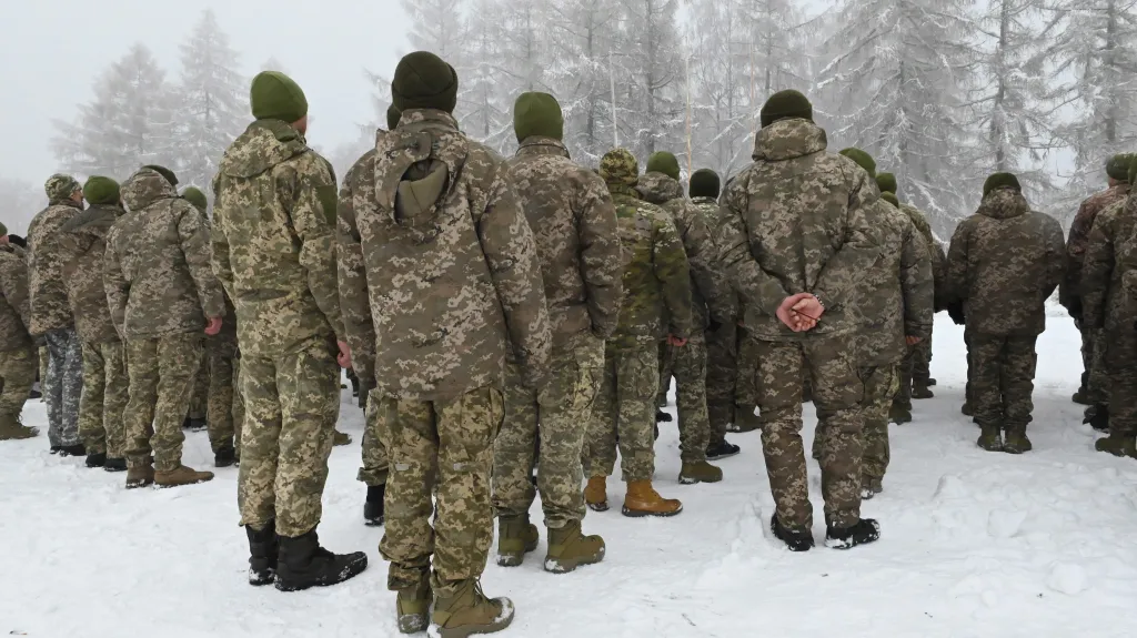 Nástup ukrajinských vojáků ve vojenském prostoru Libavá