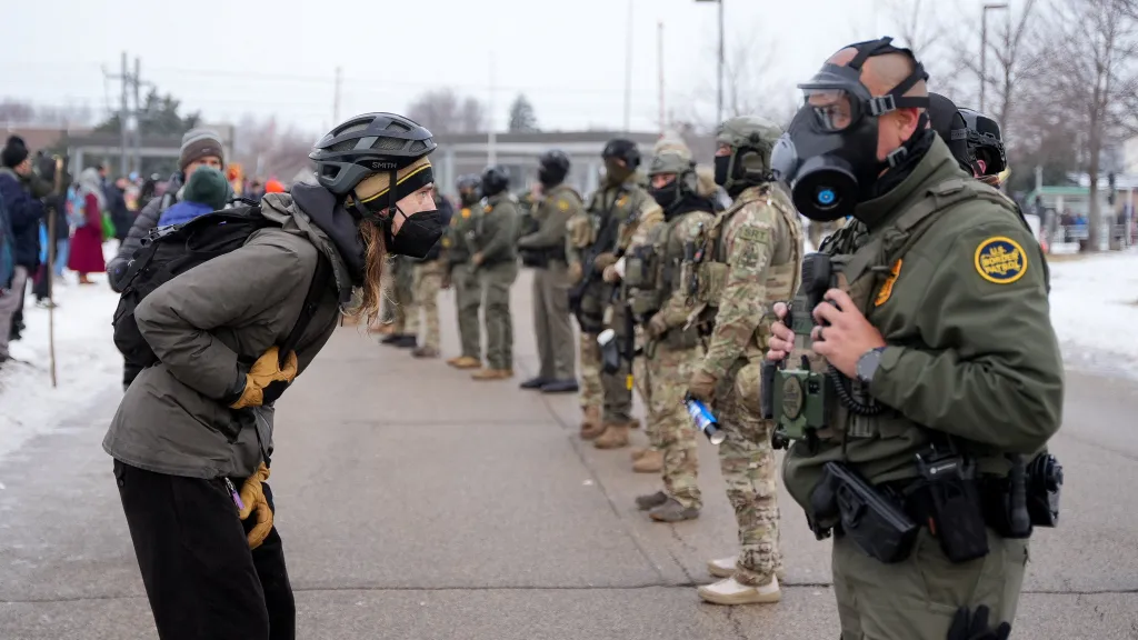 Demonstrující proti postupu ICE v Minneapolisu