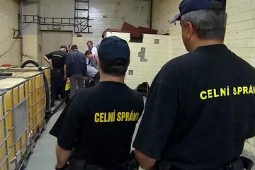 Policie obvinila podnikatele kvůli stamilionovým únikům