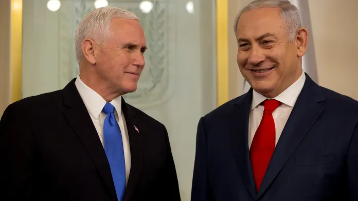 Pence a Netanjahu při setkání v úřadu izraelského premiéra v Jeruzalémě