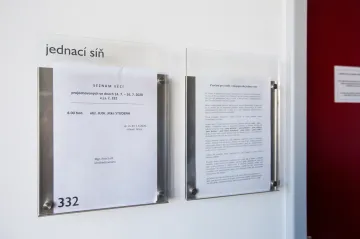 Soud potrestal bývalou exekutorku osmi a půl lety vězení za zpronevěru. Peníze podle žaloby posílala na účet svého přítele