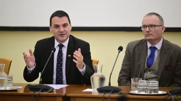Ministr zahraničí Petr Macinka a nový ředitel Českých center Ivan Jukl