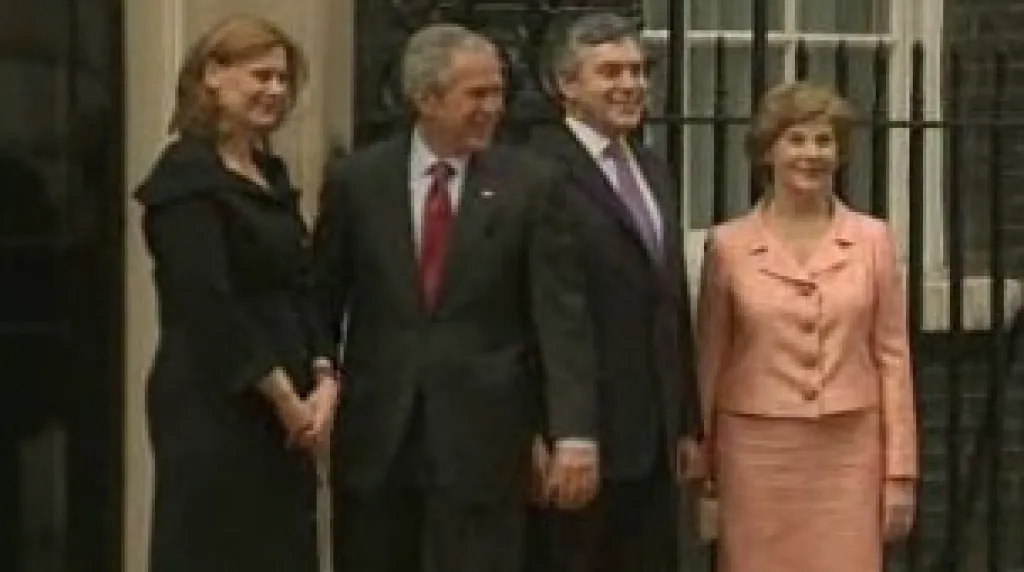 Geroge Bush a Gordon Brown