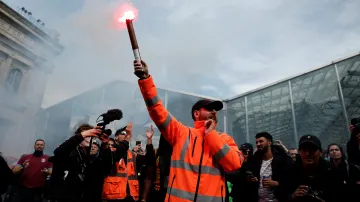 Demonstranti u pařížského nádraží Gare du Nord