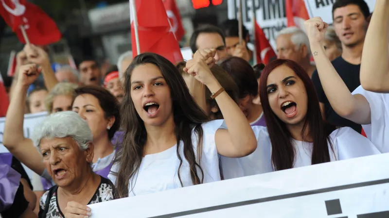 Istanbulský protest proti kurdské PKK